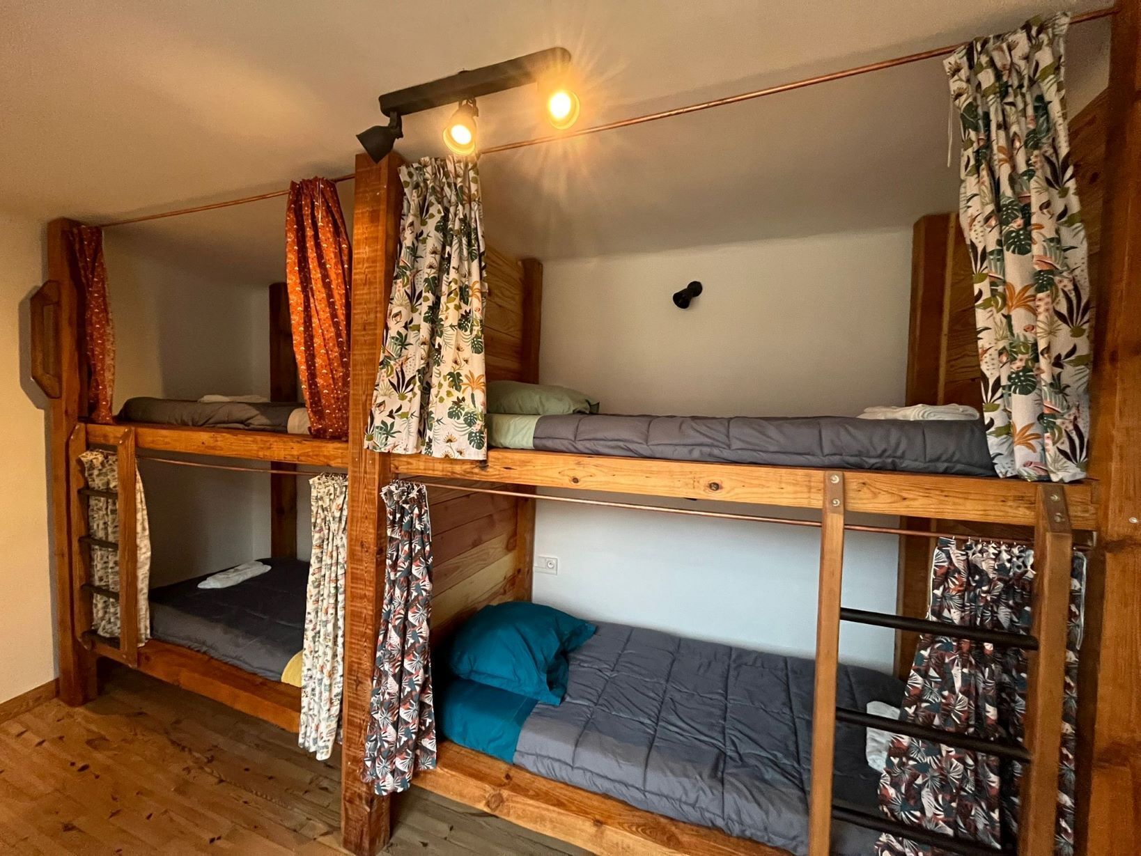 Annonces vente hébergements (Gites, chambre d'hôtes, hôtel... Gite à vendre sur le chemin de Compostelle