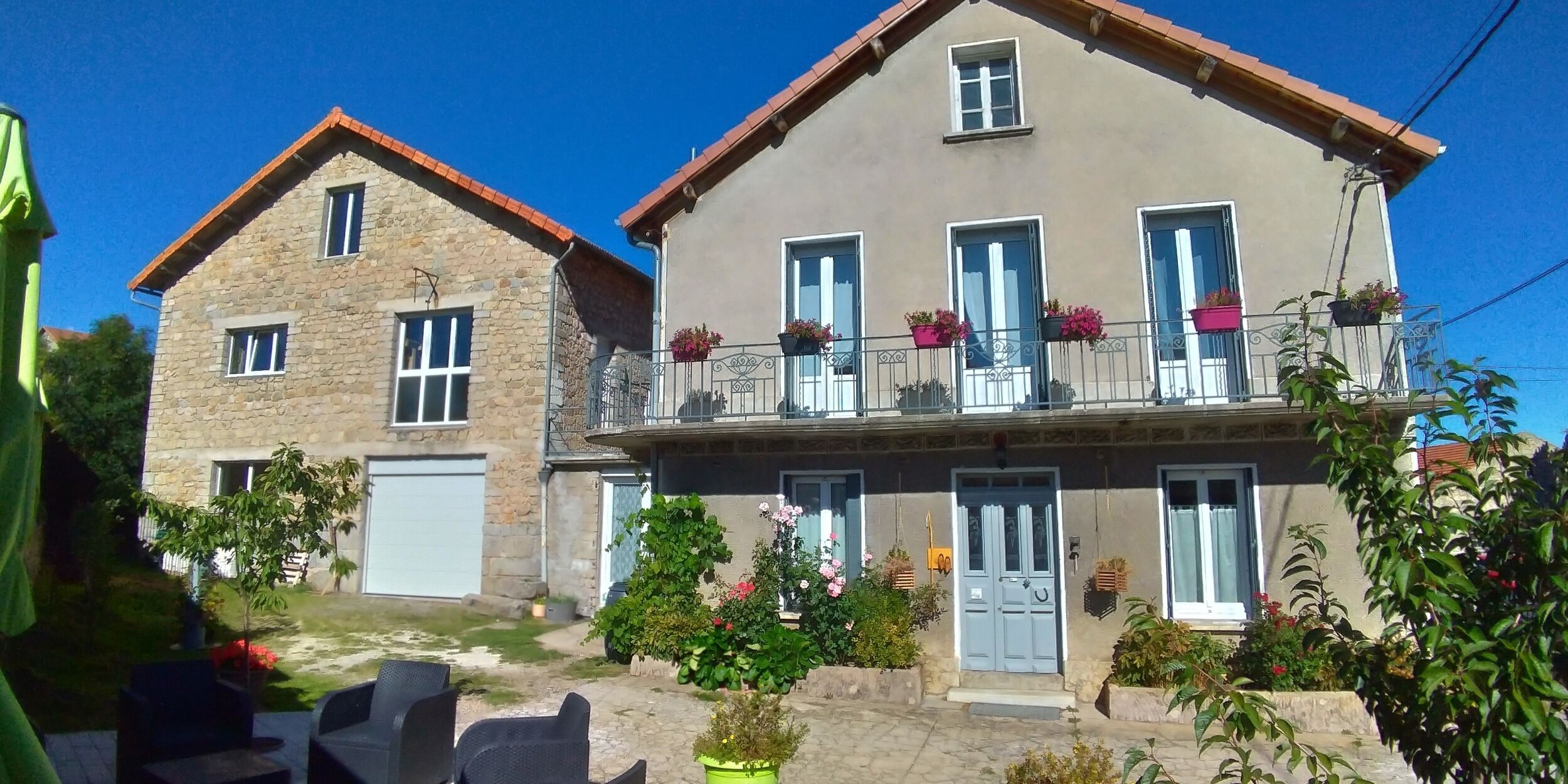 Photos de La Flore Vues de La Flore - Chambre d'hôtes - Saugues