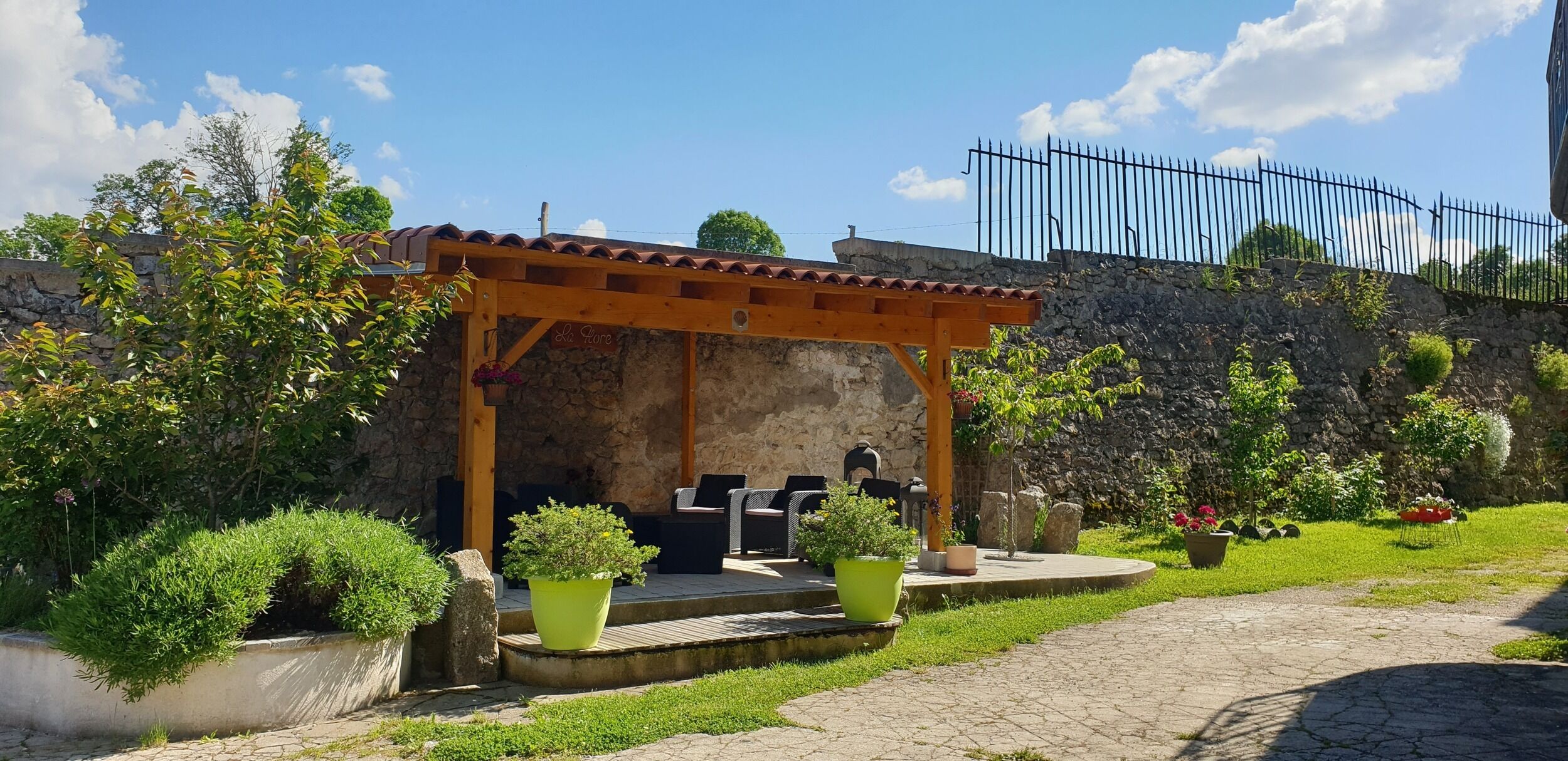 Photos de La Flore Vues de La Flore - Chambre d'hôtes - Saugues